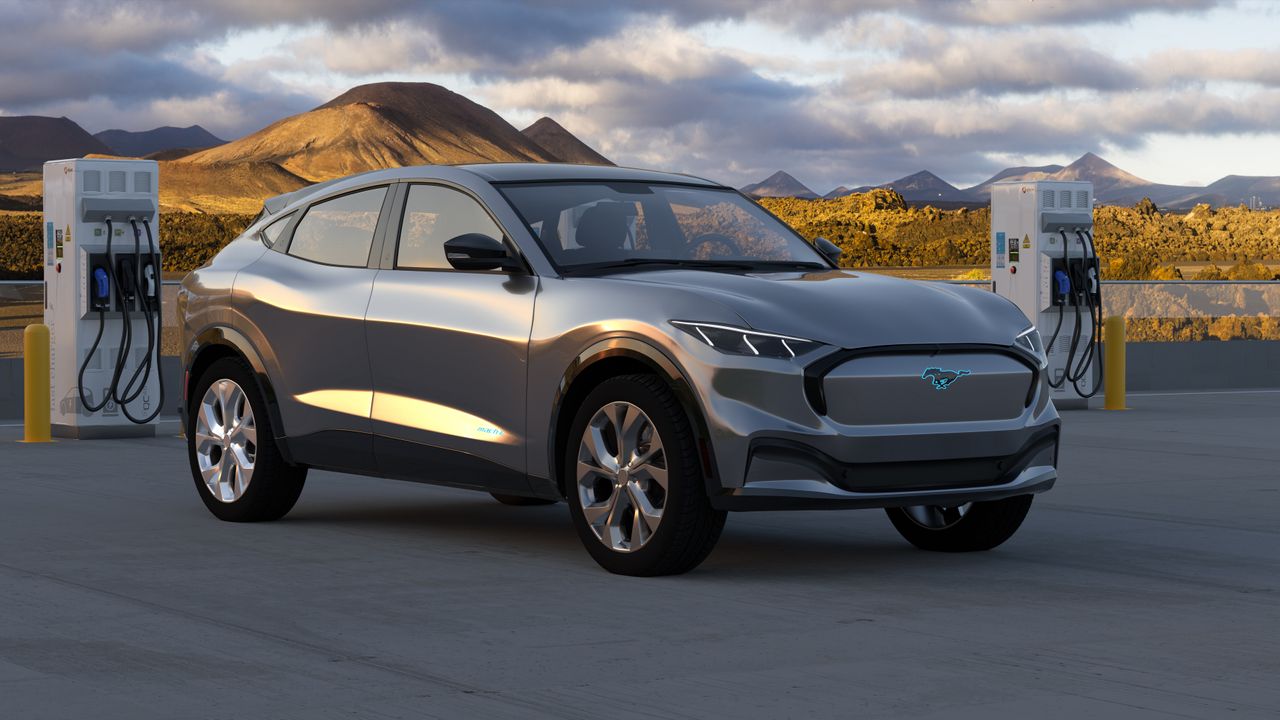 "Electric Cars in Commercial Fleet Sector: Strategies for Electrification and Efficiency"