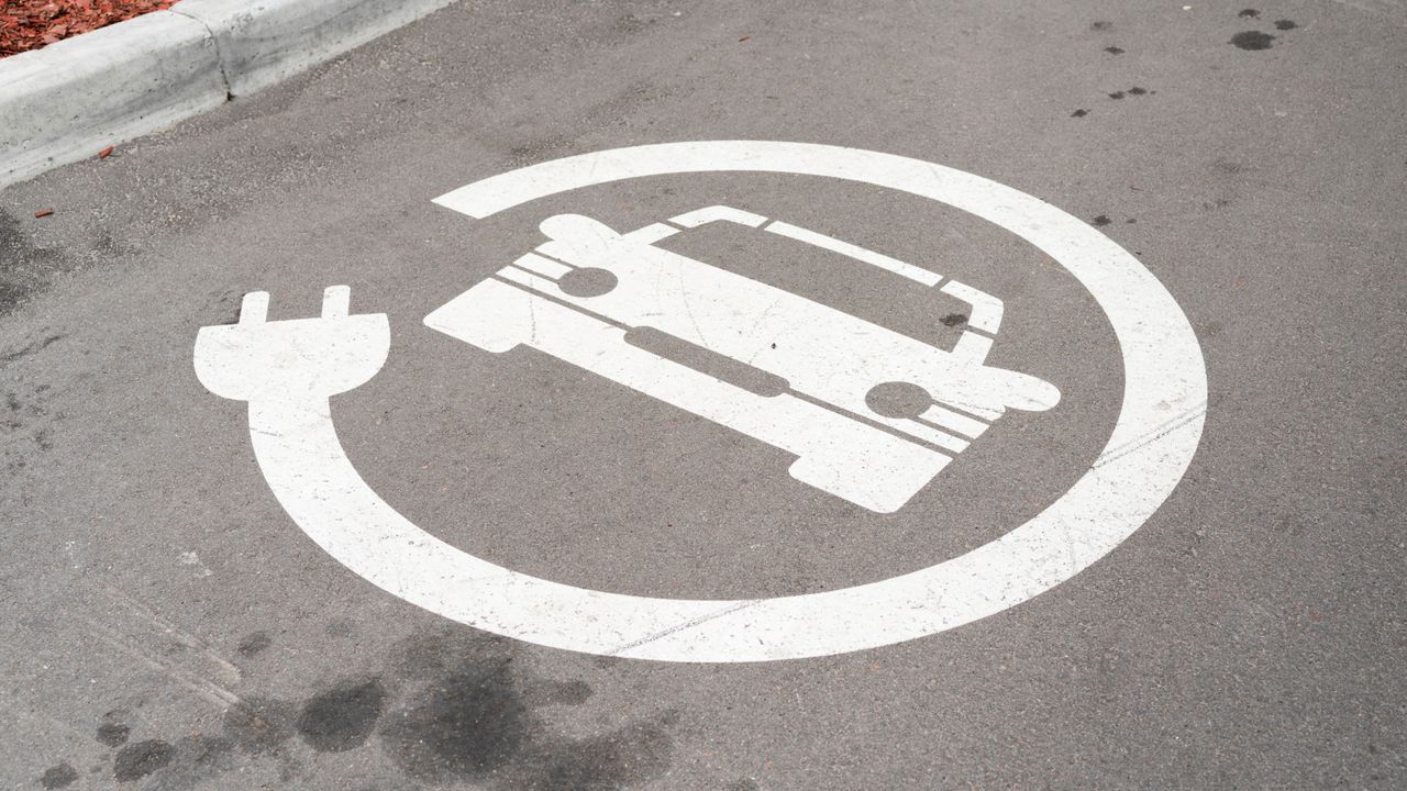 "Electric Vehicle Charging at Home: Options and Considerations | EVSE, Charging Power, Energy Consumption"