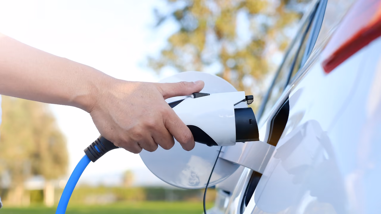 Charging EVs with Solar Energy Smarts